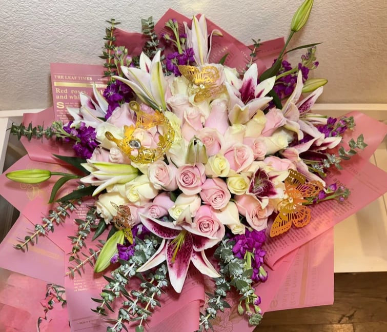 50 White & Pink Roses, Lilies & More